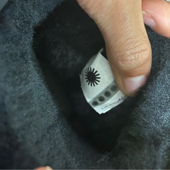 UGG | UGG | Classic Weather Short II Toddler Boots Black Wool Lined NEW - Picture 7 of 7